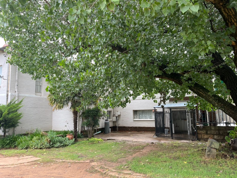 6 Bedroom Property for Sale in Ladybrand Rural Free State